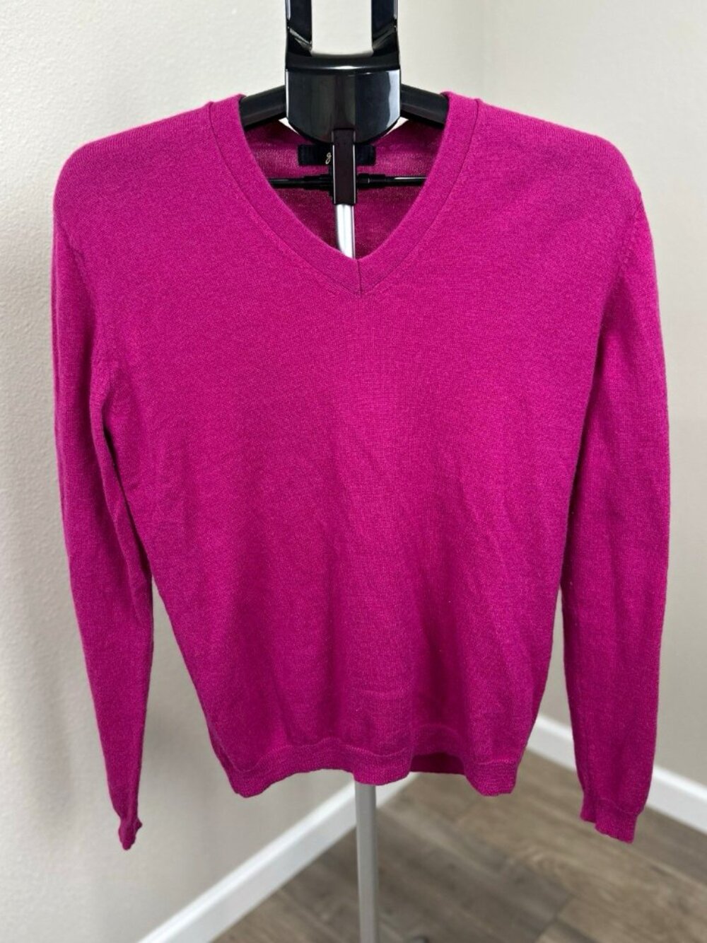 GNW Luxe Women’s Cashmere Merino Wool V-Neck Sweater Size L Fuchsia Pink